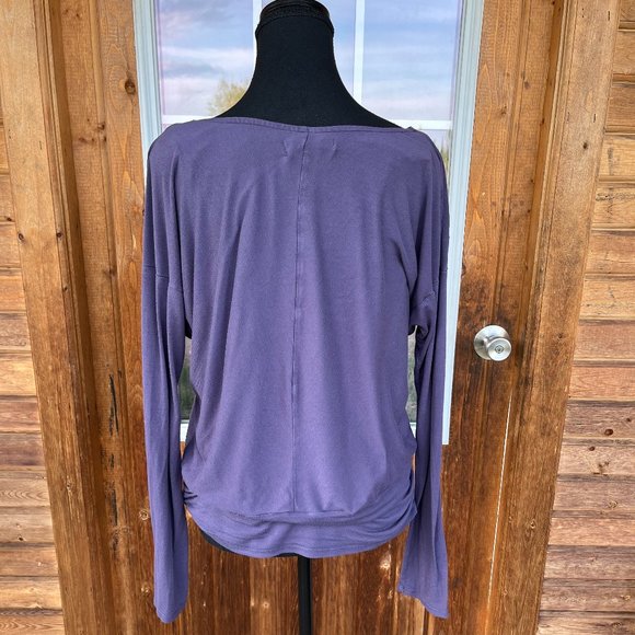 Embroidery Detailed Comfortable Top - Picture 2 of 7